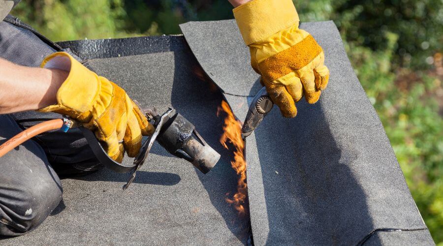 Professional gutter cleaning in Metamora, IN